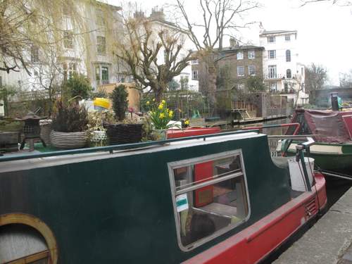 Un jardin fleuri sur le Regent's Canal, Londres