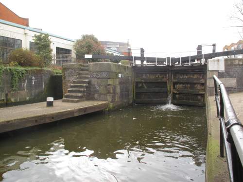 Eine Schleuse auf dem Regent's Canal, London